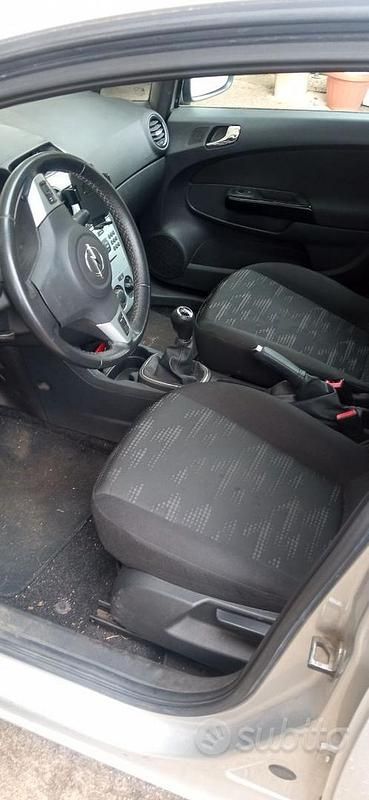Usata Opel Corsa 85 CV (62 kW) 2012 Utilitaria