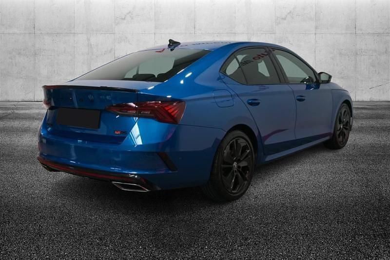 Usata Skoda Octavia RS 200 CV (147 kW) 2022 Blu metallizzato Berlina