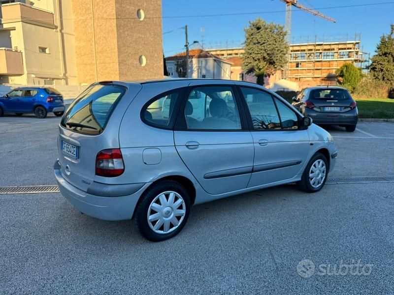 Usata Renault Scénic Expression 101 CV (74 kW) 2003 Grigio Monovolume