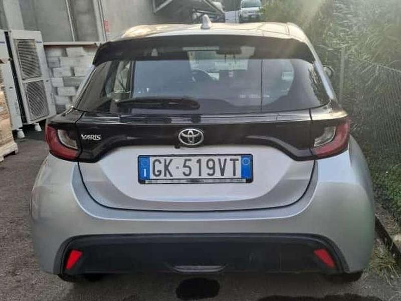Usata Toyota Yaris Active 72 CV (52 kW) 2022 Argento Berlina