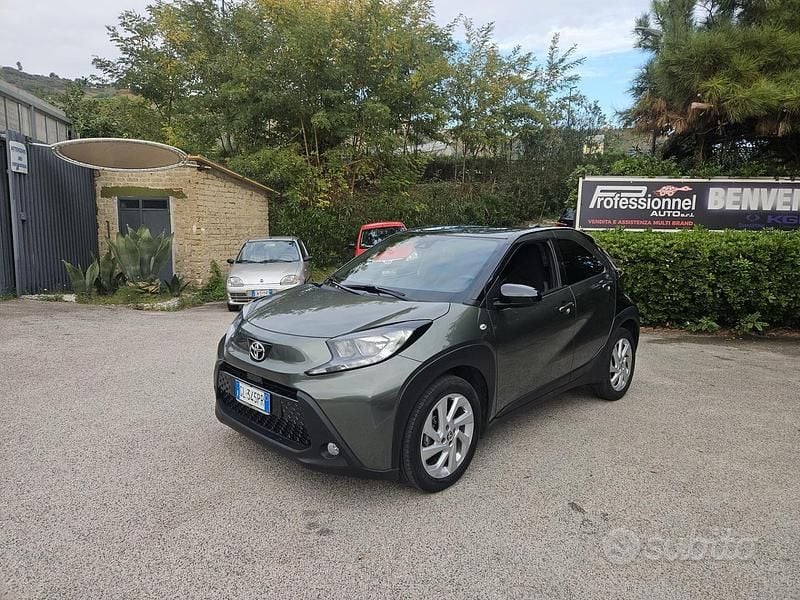 Usata Toyota Aygo X Trend 72 CV (52 kW) 2022 Grigio SUV