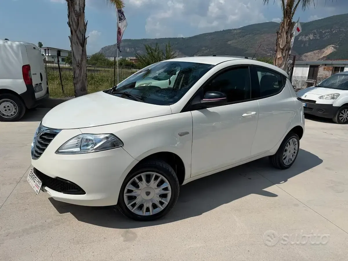 Usata Lancia Ypsilon 85 CV (62 kW) 2013 Bianco Utilitaria