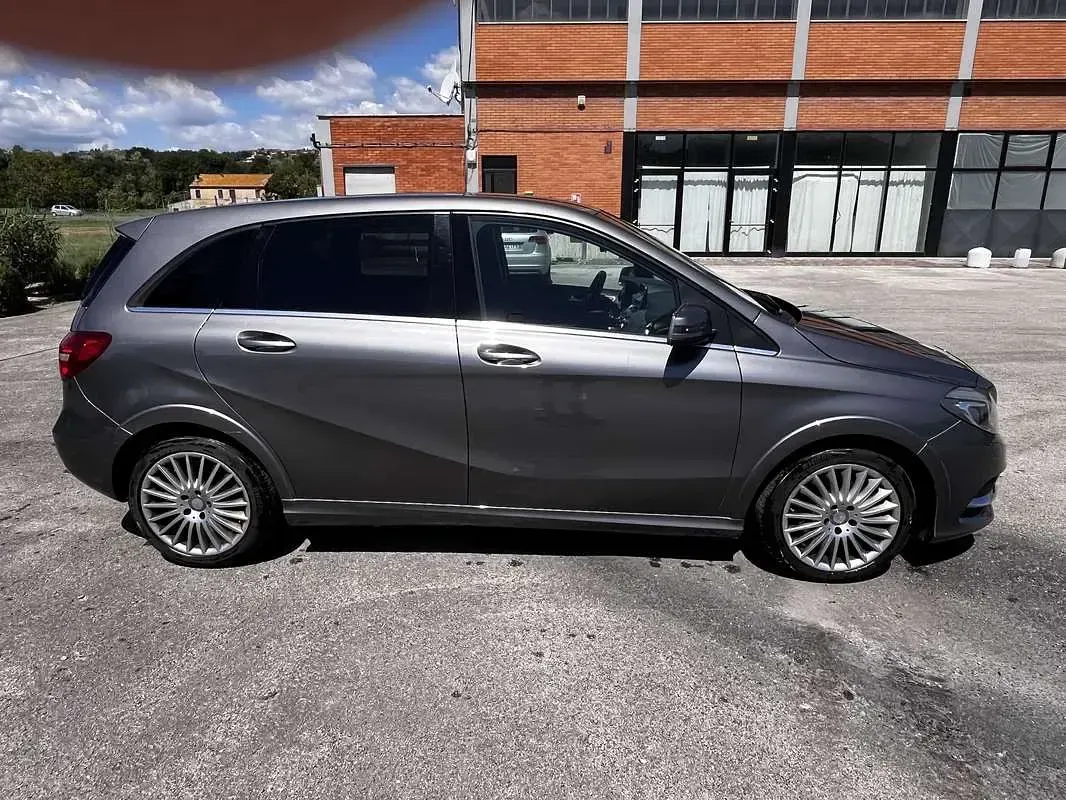 Usata Mercedes B200 156 CV (114 kW) 2015 Grigio Monovolume