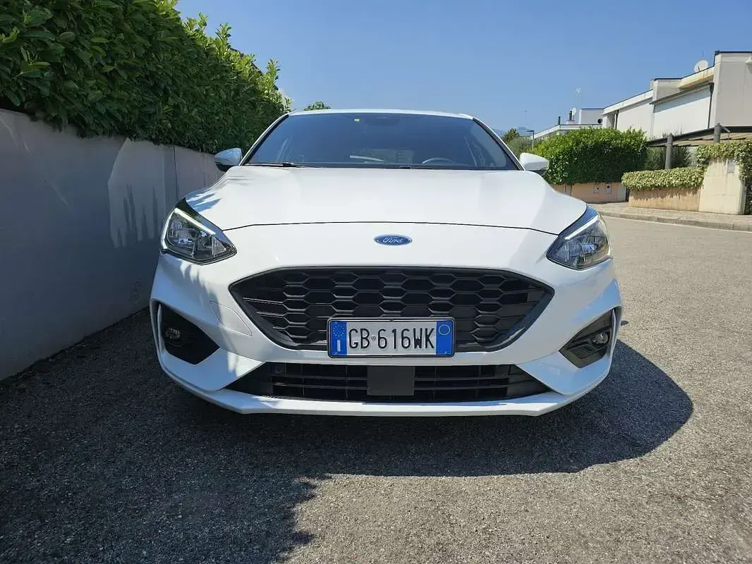 Usata Ford Focus ST-Line 120 CV (88 kW) 2020 Bianco Berlina