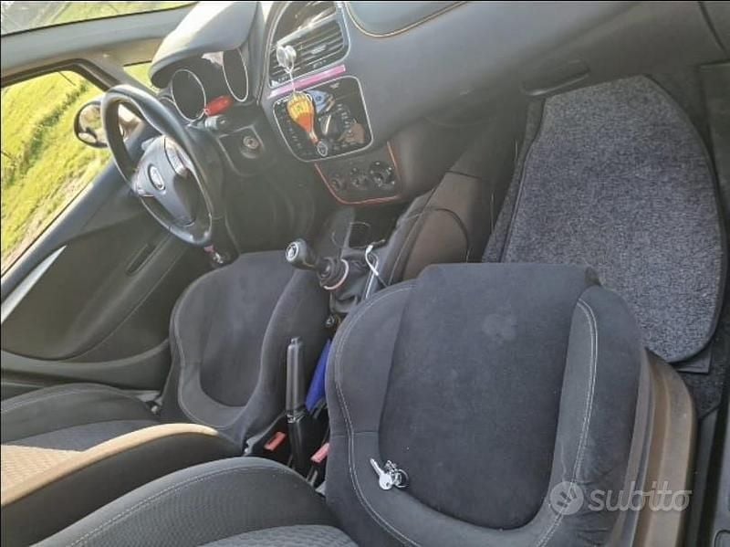 Usata Fiat Punto 65 CV (47 kW) 2017 Grigio Utilitaria