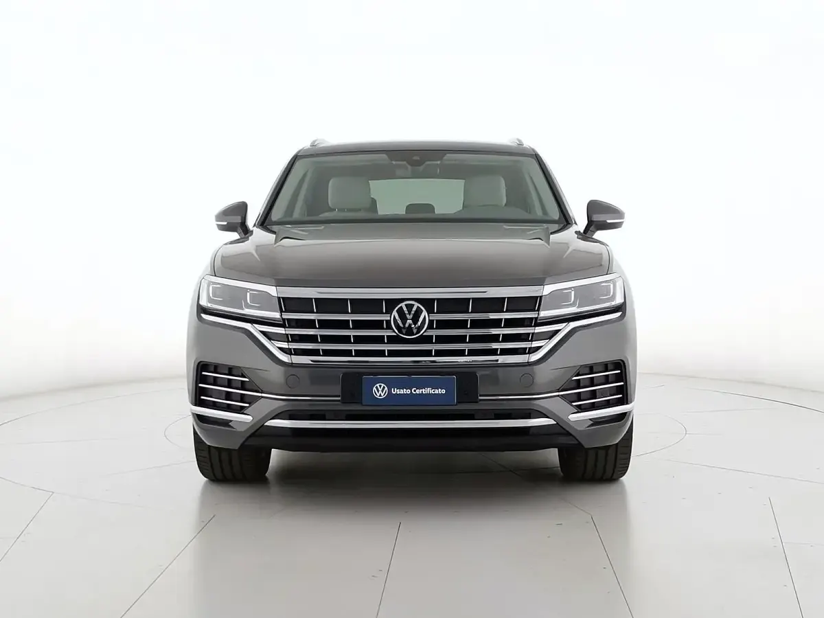 Begagnad VW Touareg Elegance 231 HK (169 kW) 2023 Grå SUV