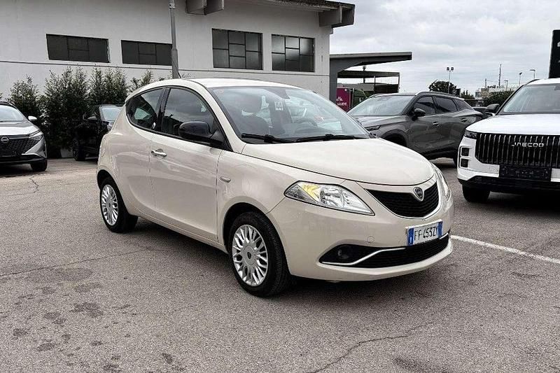 Bianco Usata 2017 Lancia Ypsilon Gold Due volumi | 9900 € (Buon prezzo) - Immagine 1/4