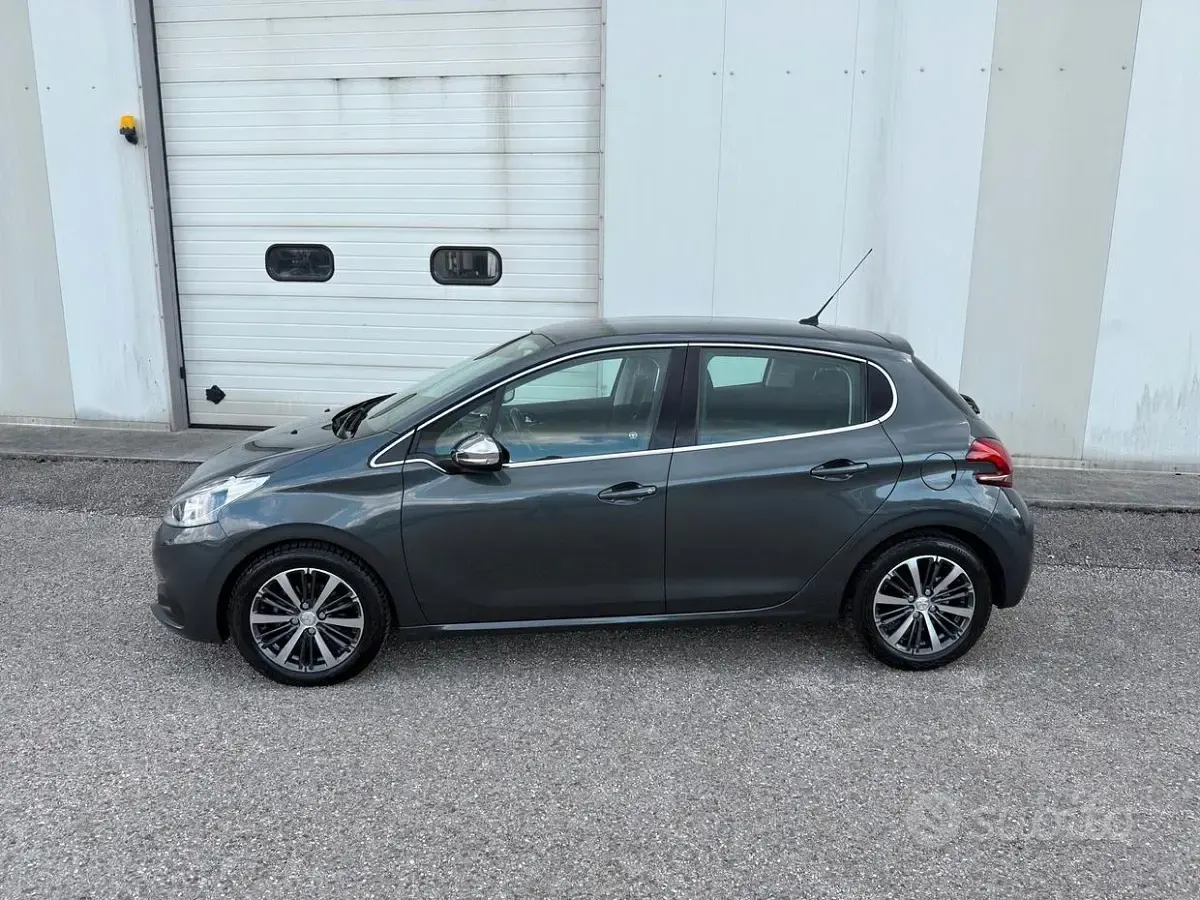 Usata Peugeot 208 Allure 75 CV (55 kW) 2017 Grigio Utilitaria