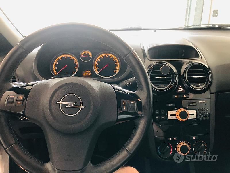 Usata Opel Corsa 2011 Bianco Utilitaria