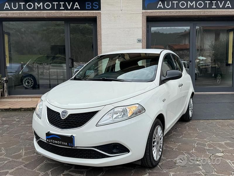Usata Lancia Ypsilon Silver 69 CV (50 kW) 2016 Bianco Utilitaria