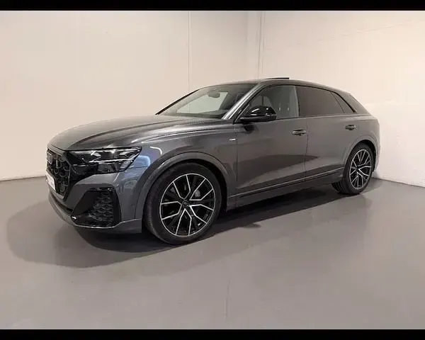 Usata Audi Q8 S-Line 286 CV (210 kW) 2025 Grigio daytona perla SUV