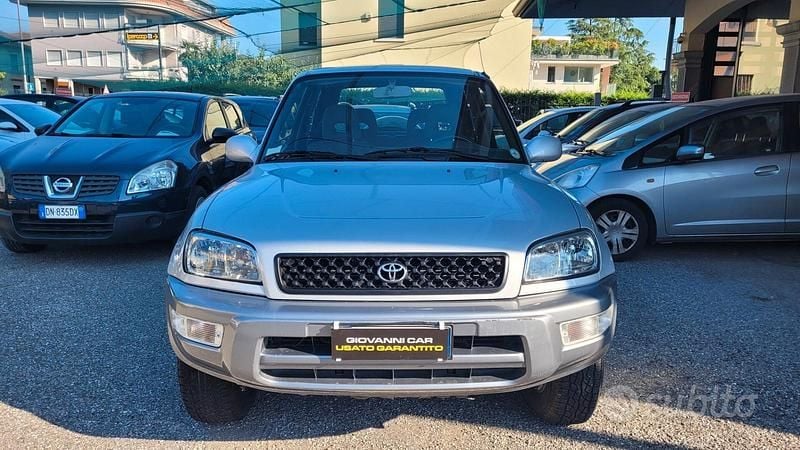 Grigio Usata 1999 Toyota RAV4 SUV | 4700 € (Ottimo prezzo) - Immagine 1/4