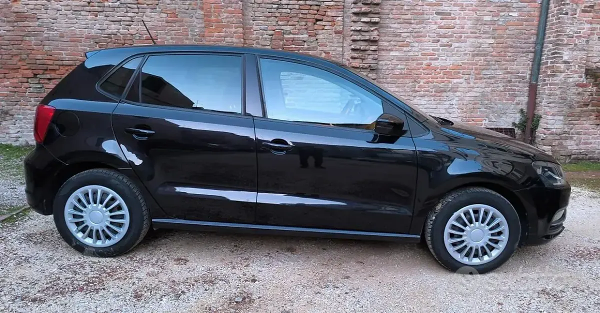 Usata VW Polo Comfortline 75 CV (55 kW) 2015 Nero Berlina