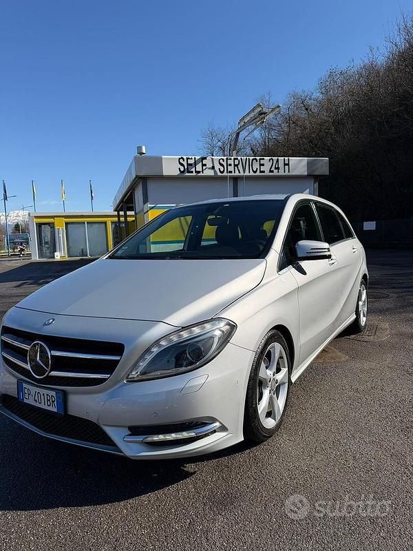 Usata Mercedes B200 Premium 2012 Grigio Monovolume