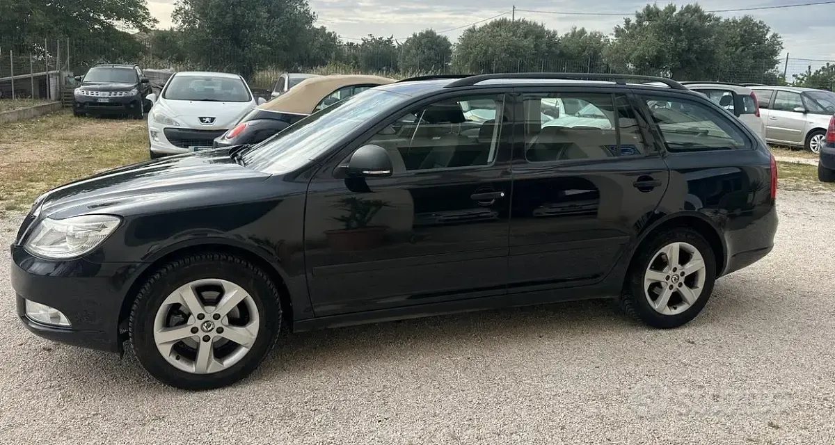 Occasion Skoda Octavia Elegance 105 ch (77 kW) 2012 Noir Break