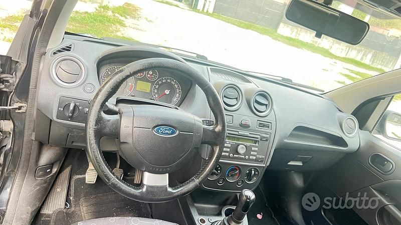 Usata Ford Fiesta 75 CV (55 kW) 2008 Nero Utilitaria