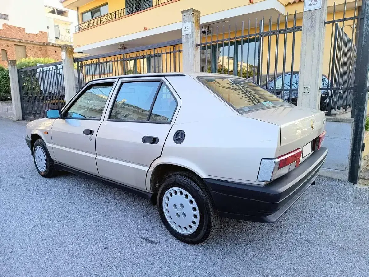 Usata Alfa Romeo 33 86 CV (63 kW) 1988 Beige Berlina