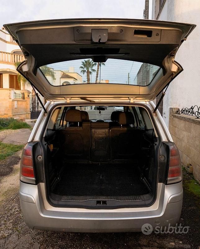 Usata Opel Zafira 120 CV (88 kW) 2006 Grigio Monovolume