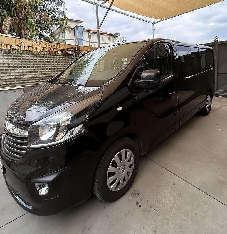 Usata Opel Vivaro 145 CV (106 kW) 2017 Nero Monovolume