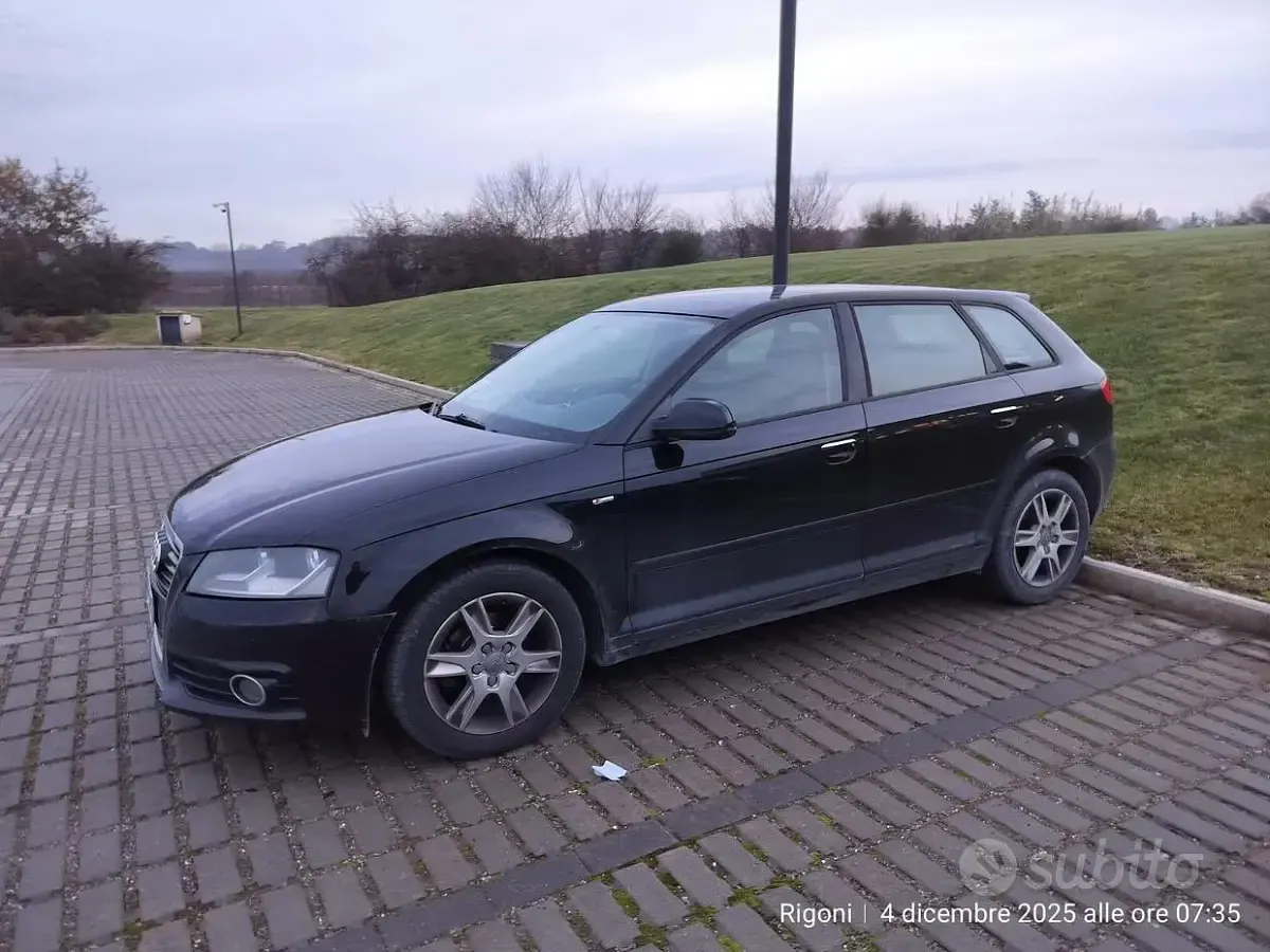 Usata Audi A3 Sportback Young 90 CV (66 kW) 2011 Nero Utilitaria