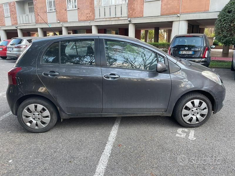 Usata Toyota Yaris 2005 Grigio Berlina
