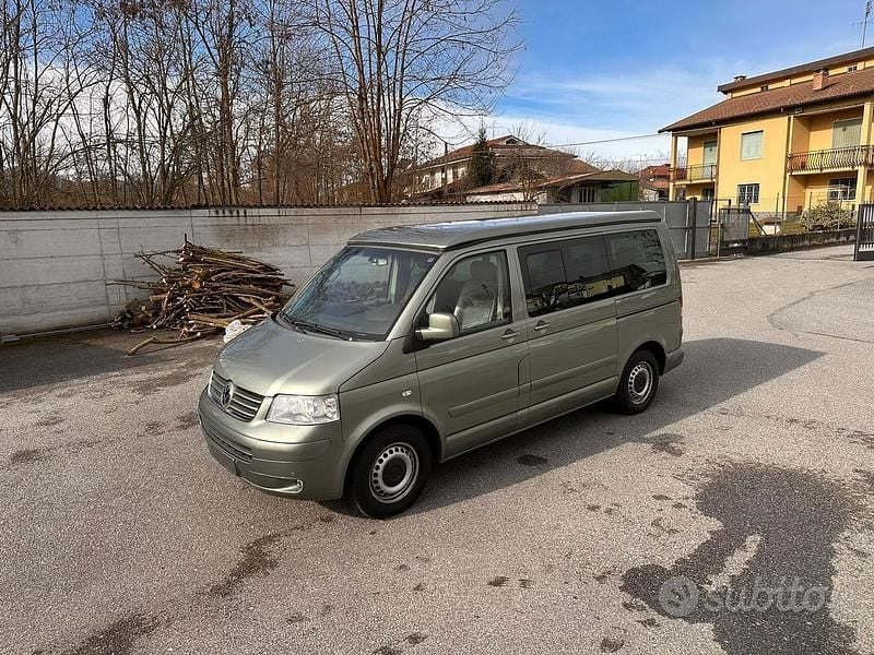 Begagnad VW Multivan Highline 174 HK (127 kW) 2007 Grön Minibuss
