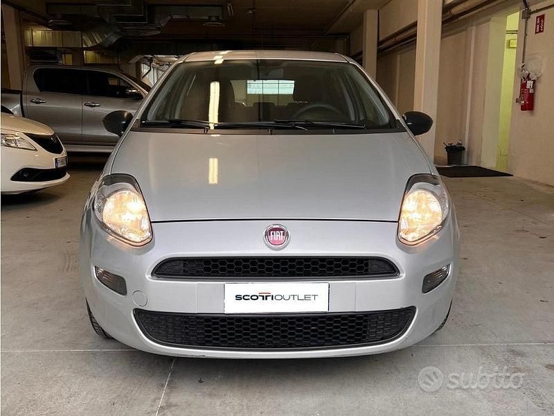 Usata Fiat Punto Lounge 69 CV (50 kW) 2018 Grigio Utilitaria