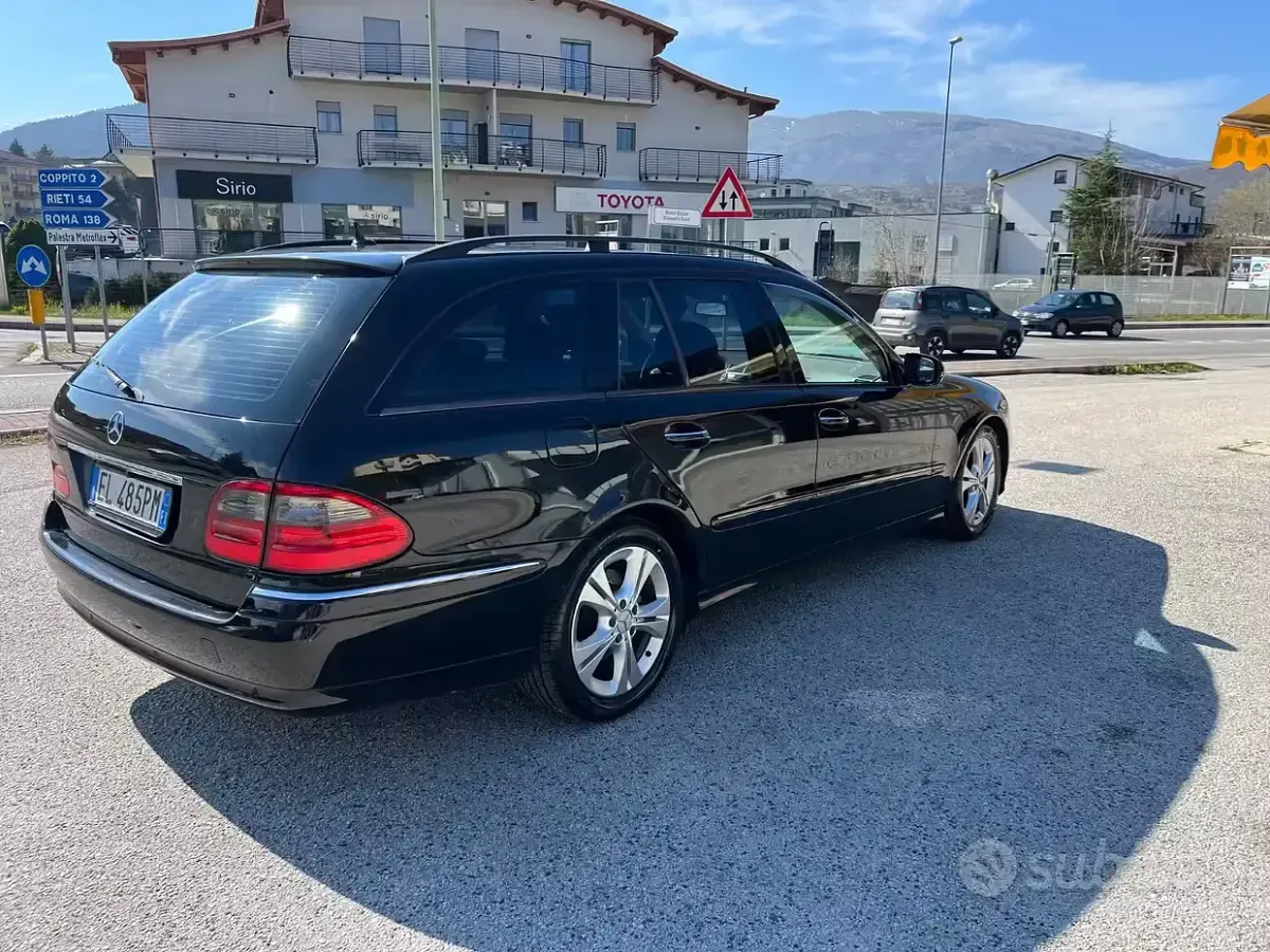 Usata Mercedes E320 147 CV (108 kW) 2006 Berlina