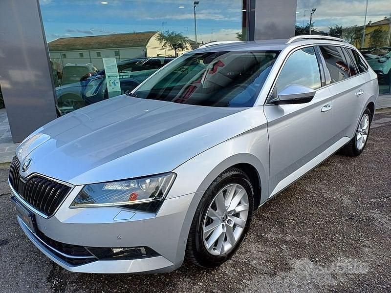 Usata Skoda Superb Style 150 CV (110 kW) 2018 Grigio Station wagon