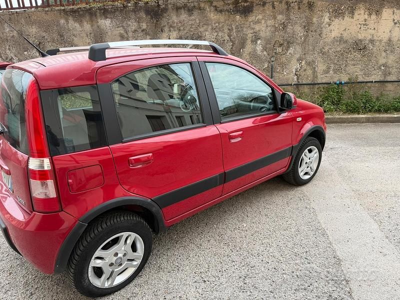 Usata Fiat Panda Climbing 60 CV (44 kW) 2010 Rosso Utilitaria