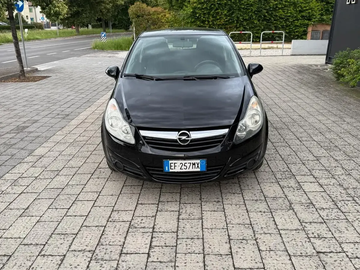 Usata Opel Corsa Cosmo 75 CV (55 kW) 2011 Nero Utilitaria