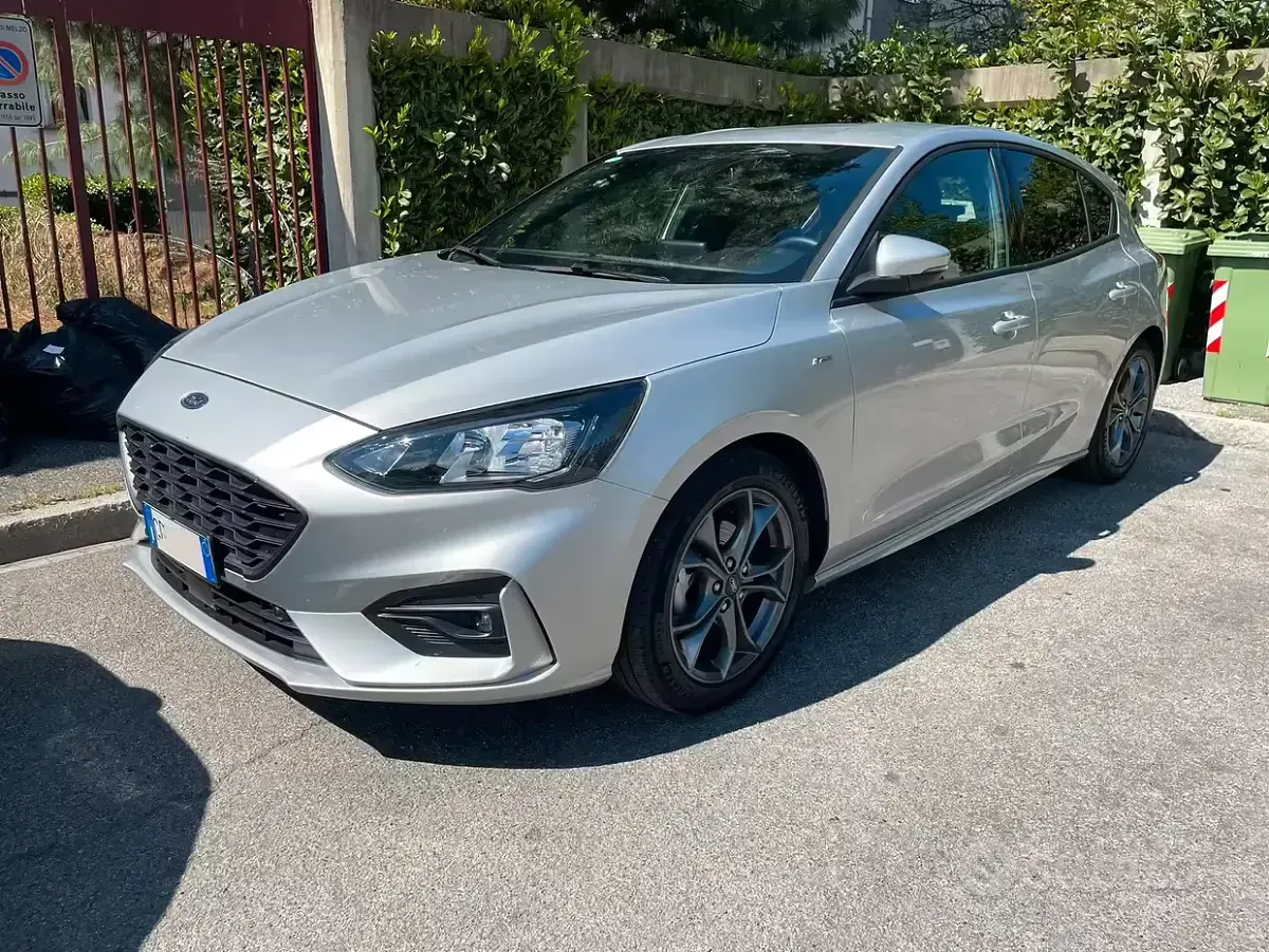 Usata Ford Focus ST-Line 120 CV (88 kW) 2021 Grigio Berlina