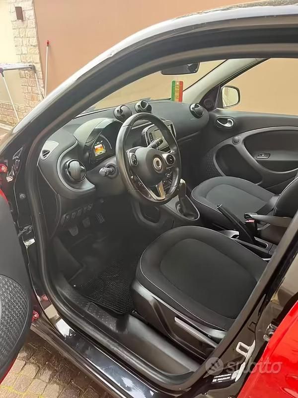 Usata Smart ForFour 2017 Rosso Utilitaria