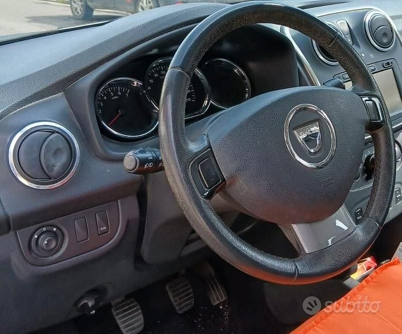 Usata Dacia Sandero 90 CV (66 kW) 2015 Bianco Monovolume