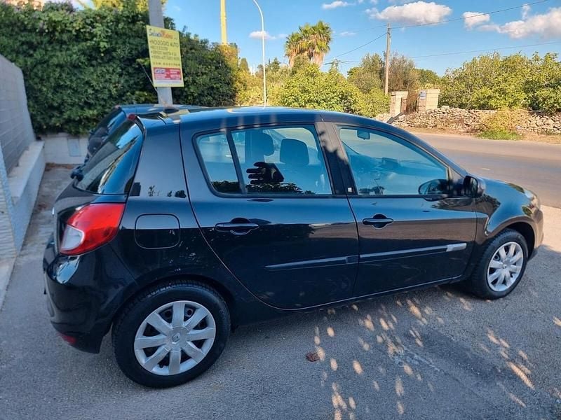 Usata Renault Clio II Dynamique 58 CV (42 kW) 2010 Nero Berlina