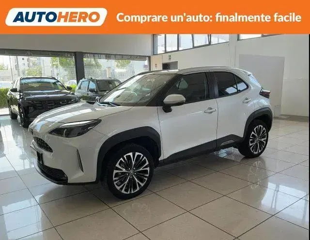 Usata Toyota Yaris Cross Lounge 116 CV (85 kW) 2022 Bianco SUV