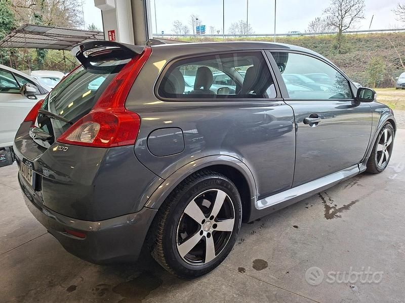 Usata Volvo C30 136 CV (100 kW) 2008 Grigio Utilitaria
