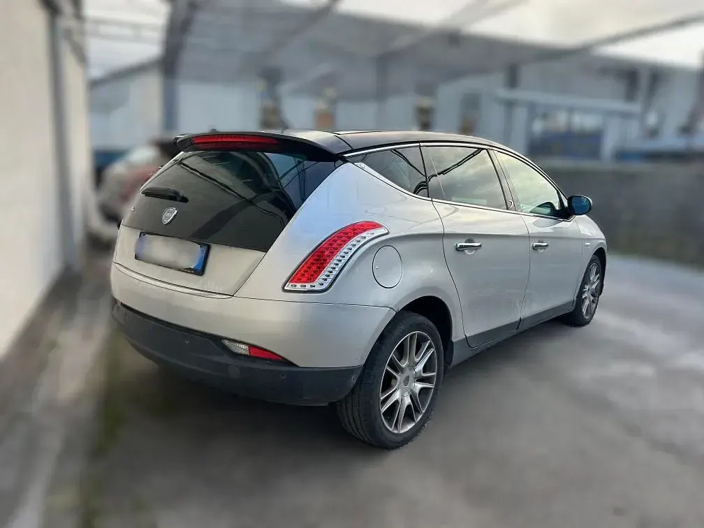 Begagnad Lancia Delta 120 HK (88 kW) 2008 Halvkombi