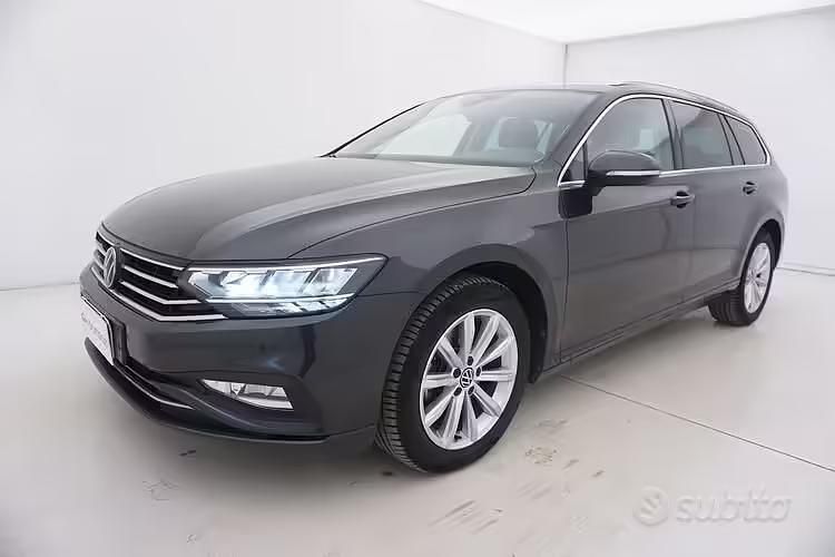 Usata VW Passat Business 150 CV (110 kW) 2022 Grigio Station wagon