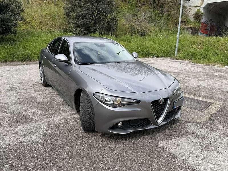 Usata Alfa Romeo Giulia Super 179 CV (131 kW) 2017 Grigio Berlina