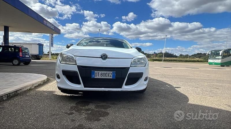 Bianco Usata 2009 Renault Mégane Coupé LIMITED Coupé | 2500 € (Buon prezzo) - Immagine 1/4