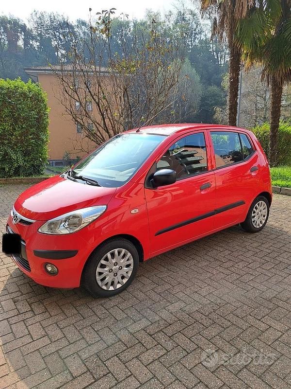 Rosso Usata 2010 Hyundai i10 Due volumi | 4600 € - Immagine 1/4