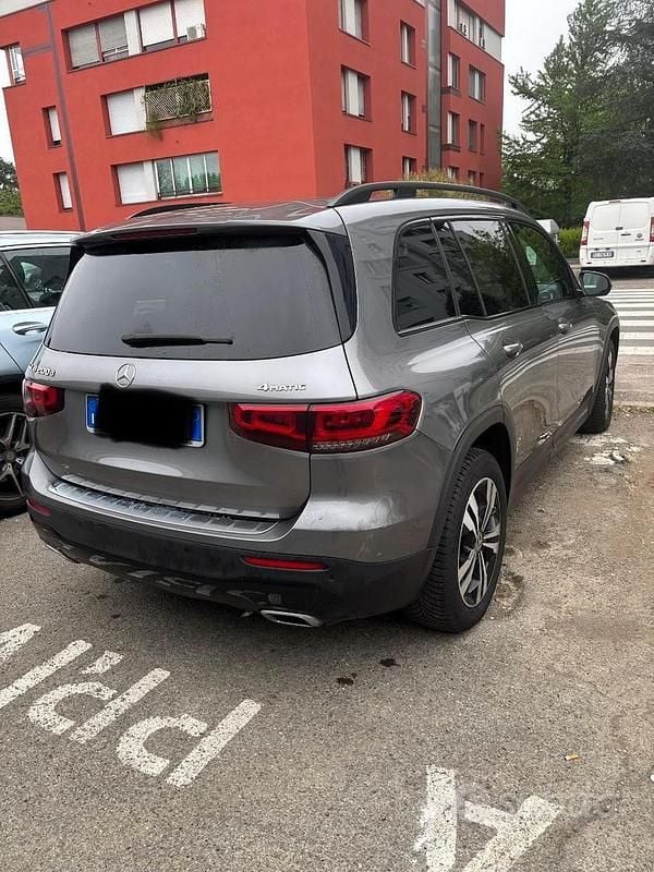Usata Mercedes GLB200 150 CV (110 kW) 2022 Grigio SUV