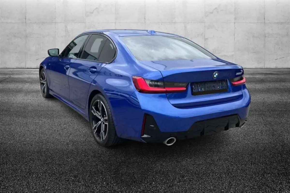 Usata BMW 320 M Sport 184 CV (135 kW) 2023 Blu/azzurro Berlina