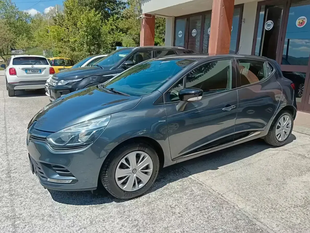 Usata Renault Clio IV LIMITED 73 CV (53 kW) 2018 Grigio Berlina