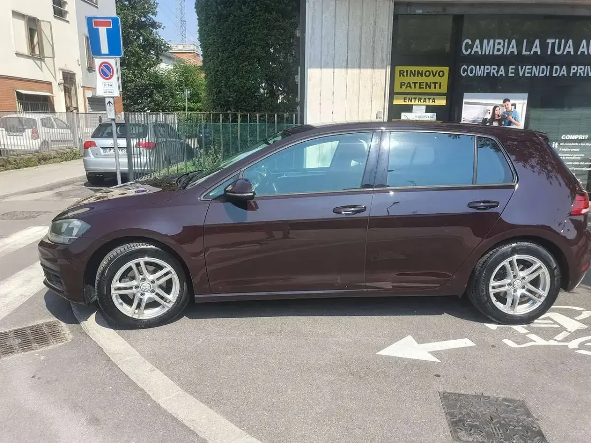 Usata VW Golf VII Trendline 116 CV (85 kW) 2018 Marrone Berlina