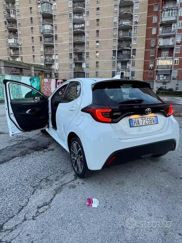 Usata Toyota Yaris Trend 72 CV (52 kW) 2023 Bianco Utilitaria