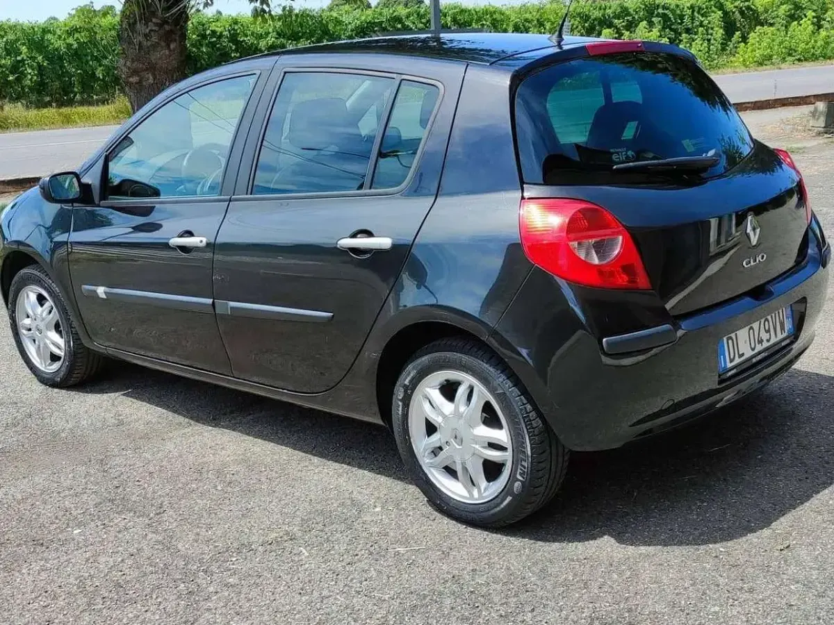 Usata Renault Clio III LE 75 CV (55 kW) 2007 Grigio Berlina