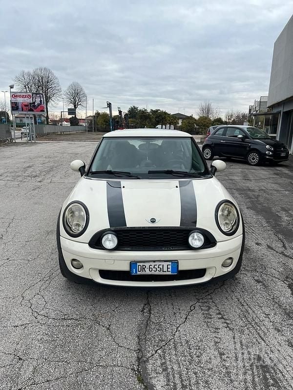 Usata Mini Cooper 120 CV (88 kW) 2007 Bianco Utilitaria