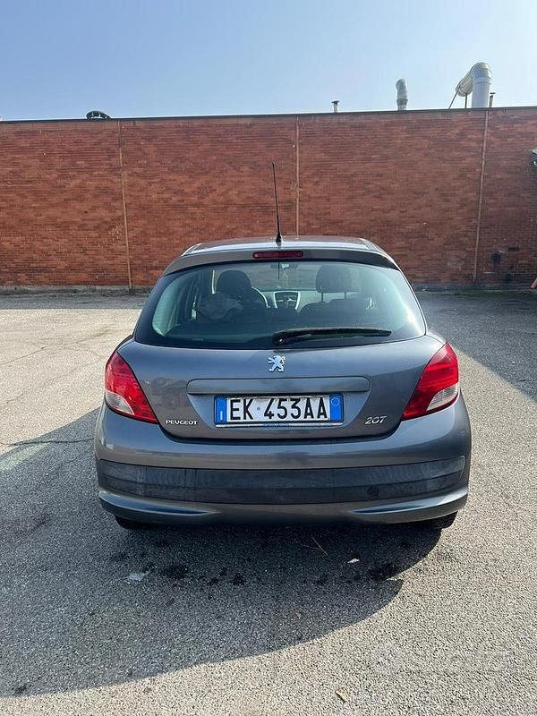 Usata Peugeot 207 75 CV (55 kW) 2011 Grigio Utilitaria